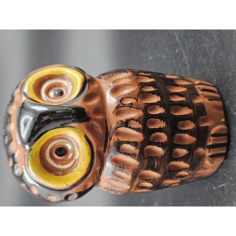 Kitschy Mid-Century Owl Salt or Pepper Shaker Figurine Terracotta Pottery 5 In. - Picture 4 of 10